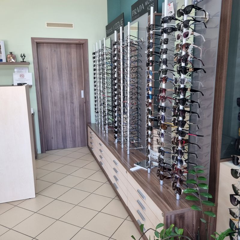 Ponuka okuliarov v predajni Pressburg Optik Ružinovská 5